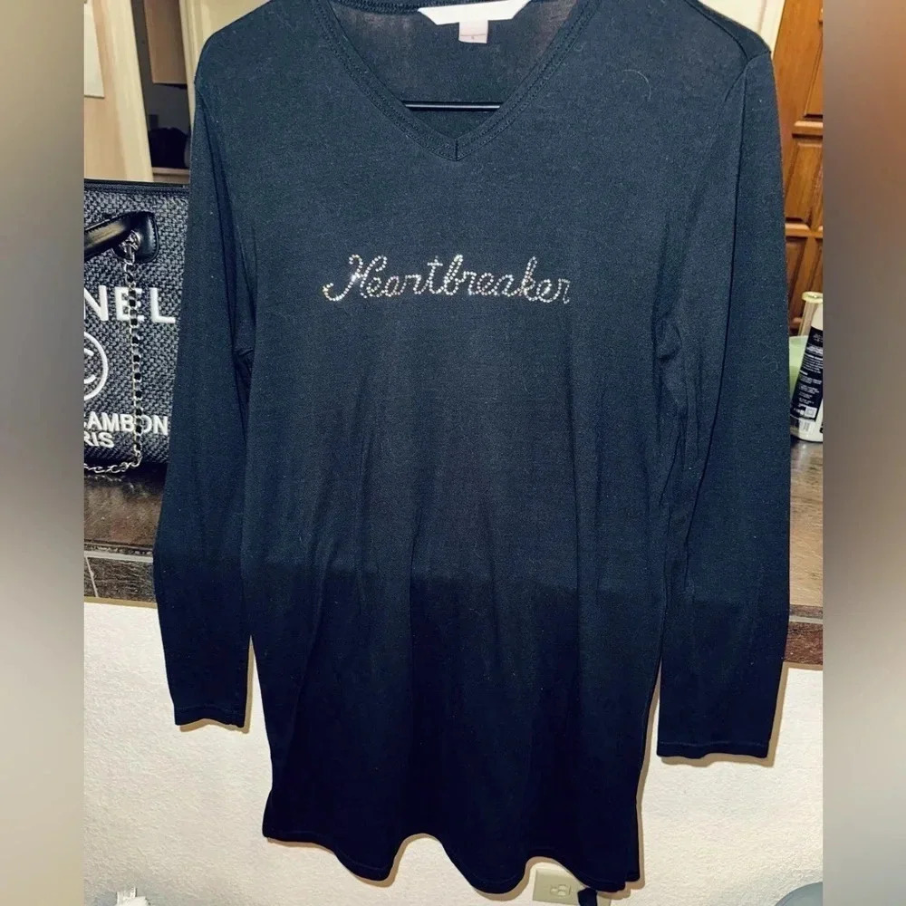 VICTORIA SECRET INTIMATES  LONG SLEEVE RHINESTONE NIGHT SHIRT HEARTBREAKER SMALL
